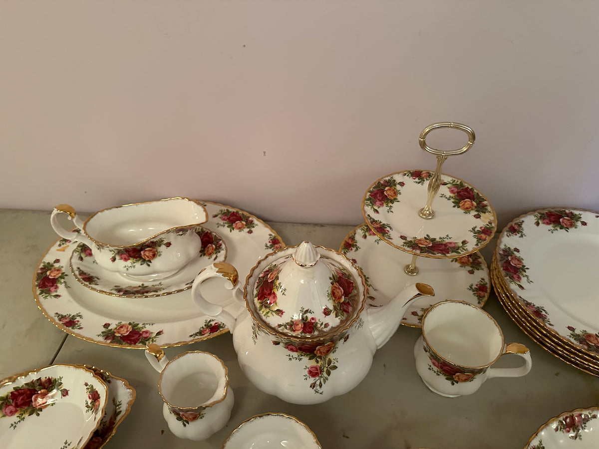 Royal Albert “Old Country Roses”