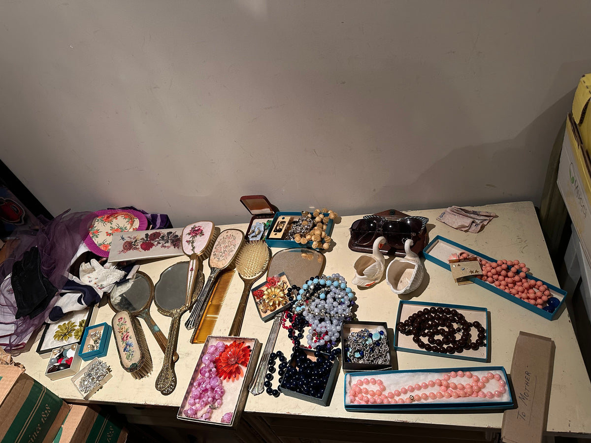 Lot #32 Costume Jewelery Lot