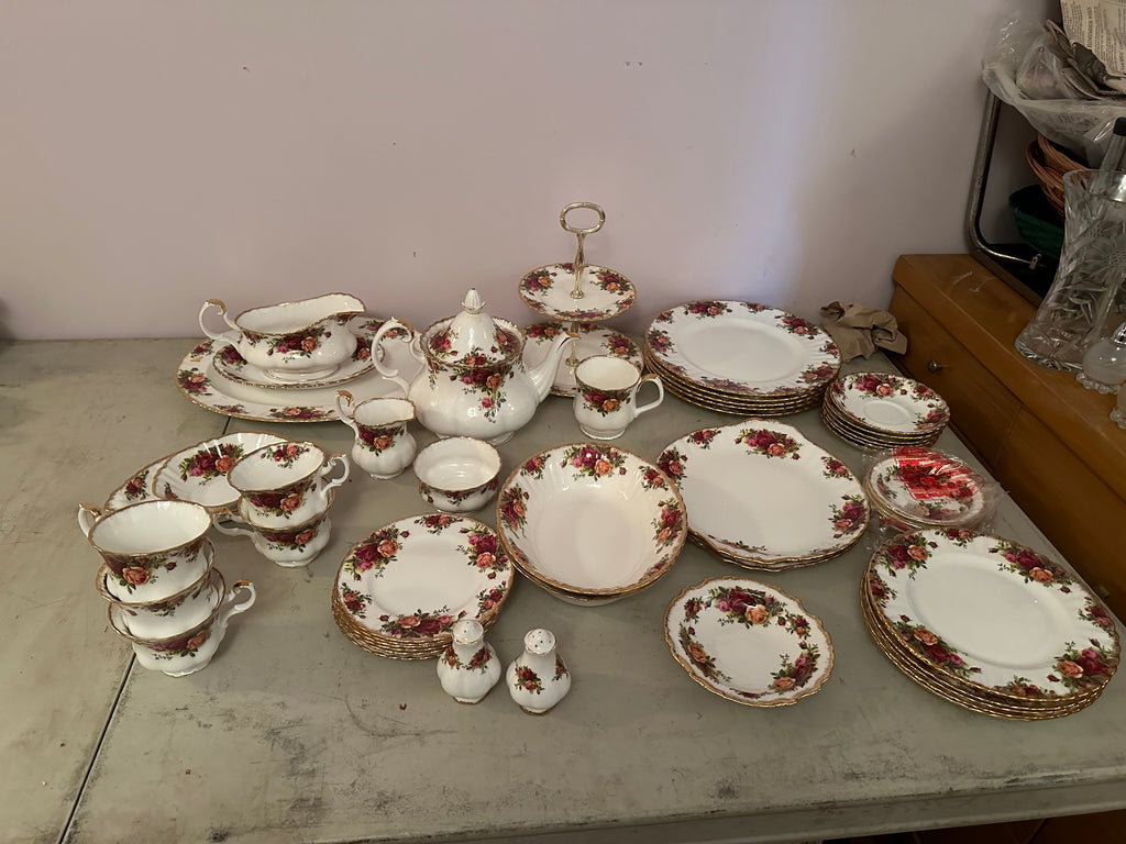 Royal Albert “Old Country Roses”