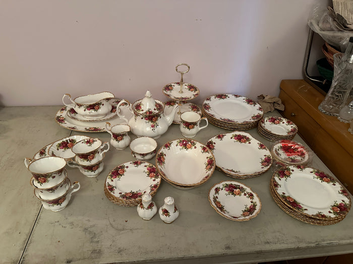 Royal Albert “Old Country Roses”