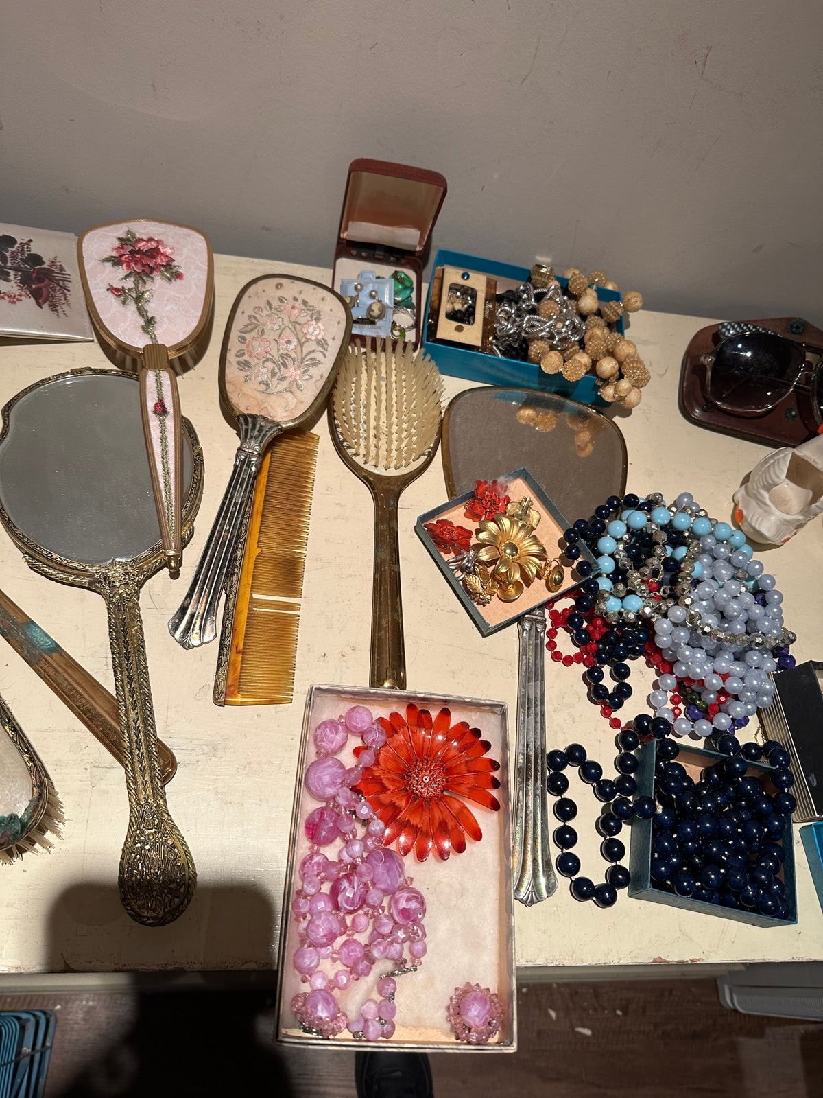 Lot #32 Costume Jewelery Lot