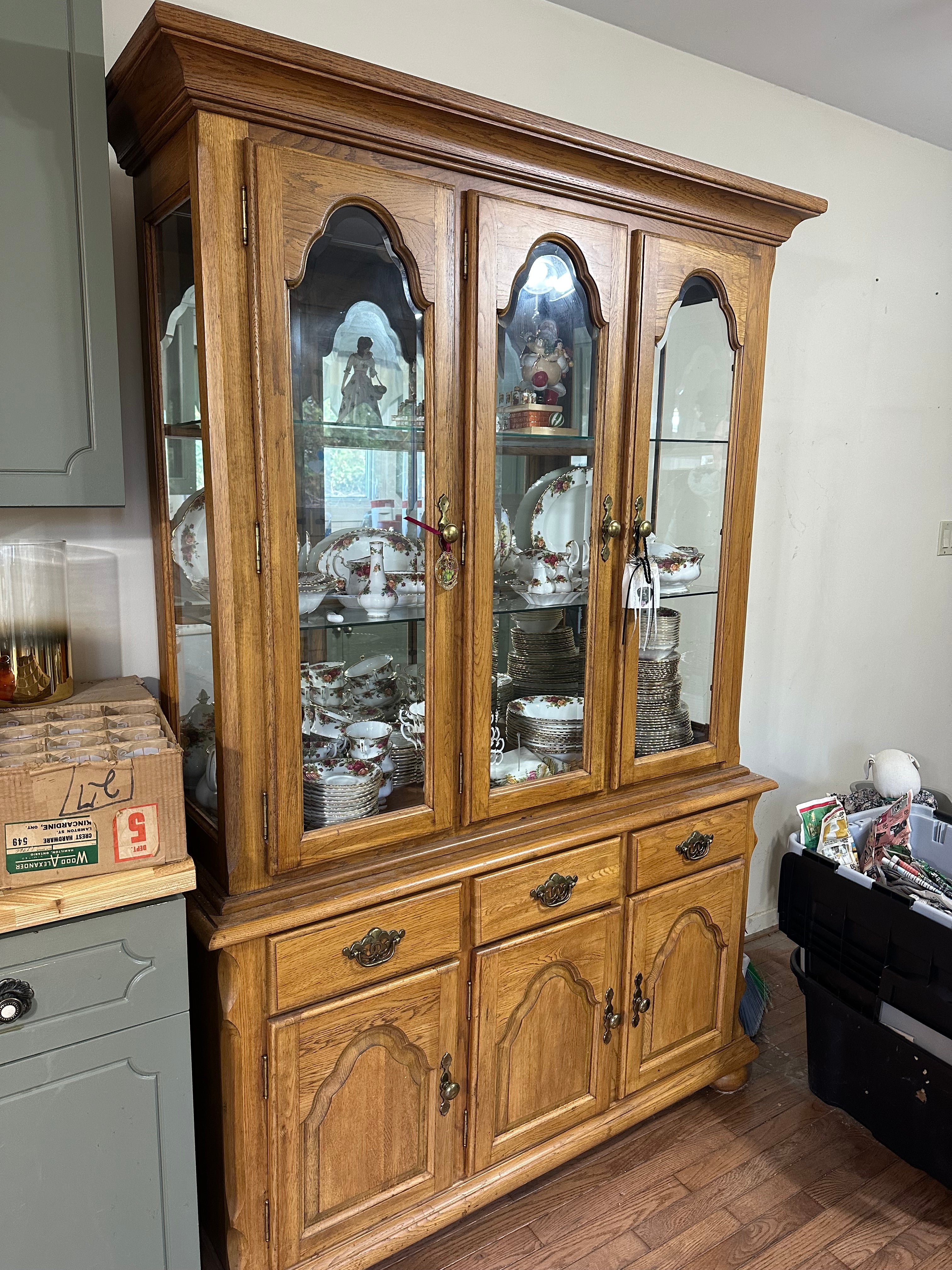 2 Piece Display Hutch
