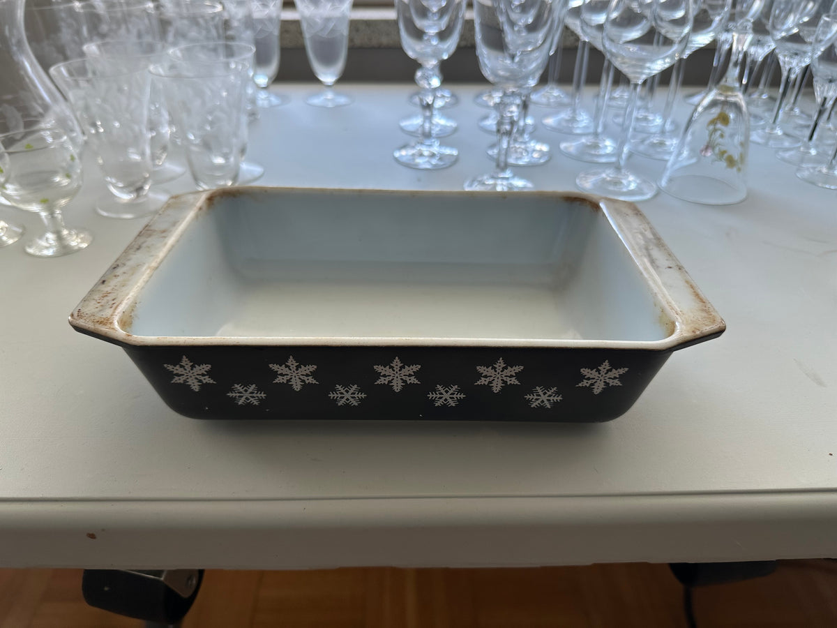 Vintage Pyrex 575 2qt