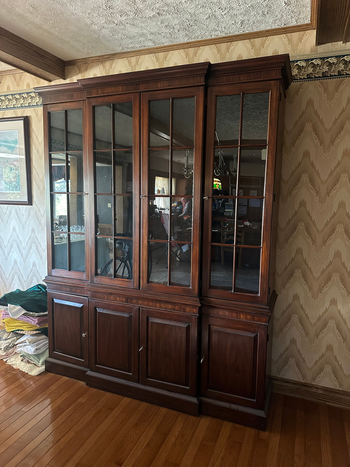 Henkel Harris 2 Piece Display Hutch