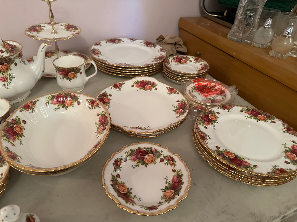 Royal Albert “Old Country Roses”