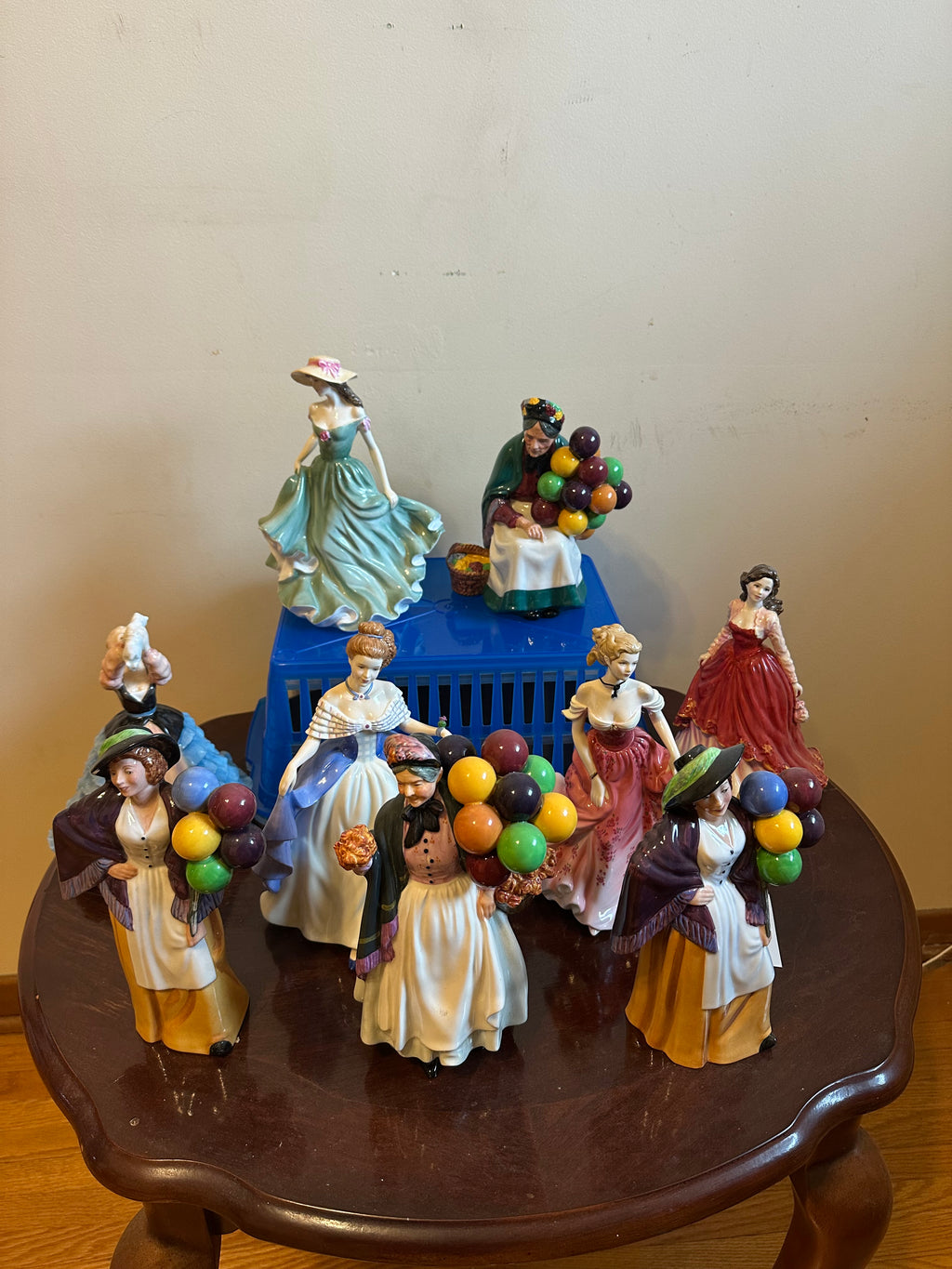 Royal Doulton Lot #15 (9 units in lot)