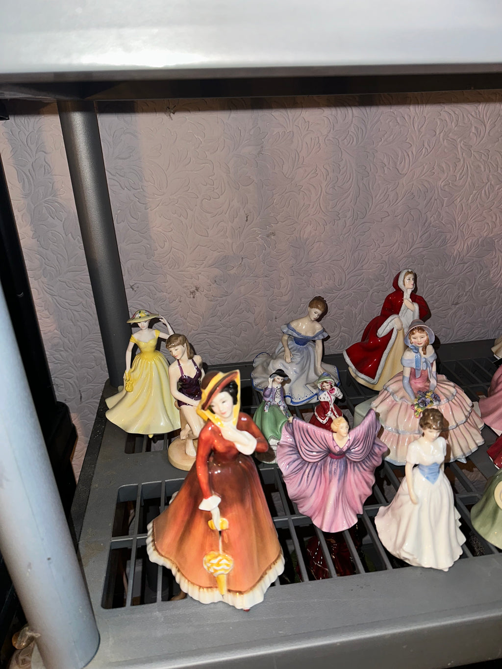 Royal Doulton Lot #23 (19 units in lot)
