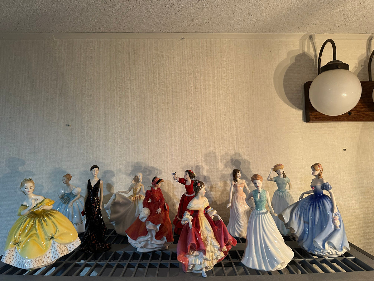 Royal Doulton Lot #27 (11 units in lot)