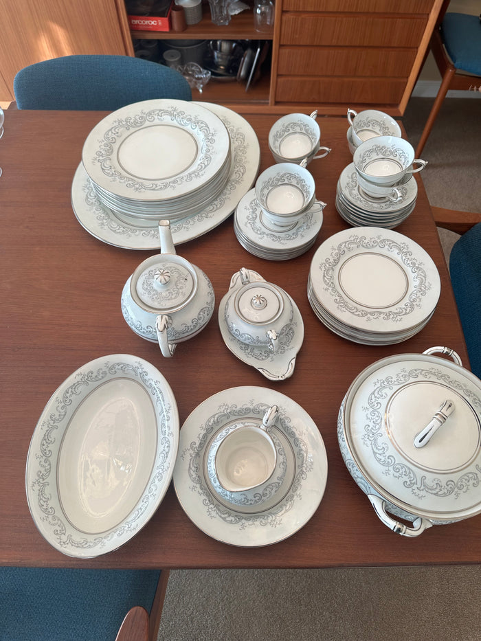 Paragon “Chantilly” Set