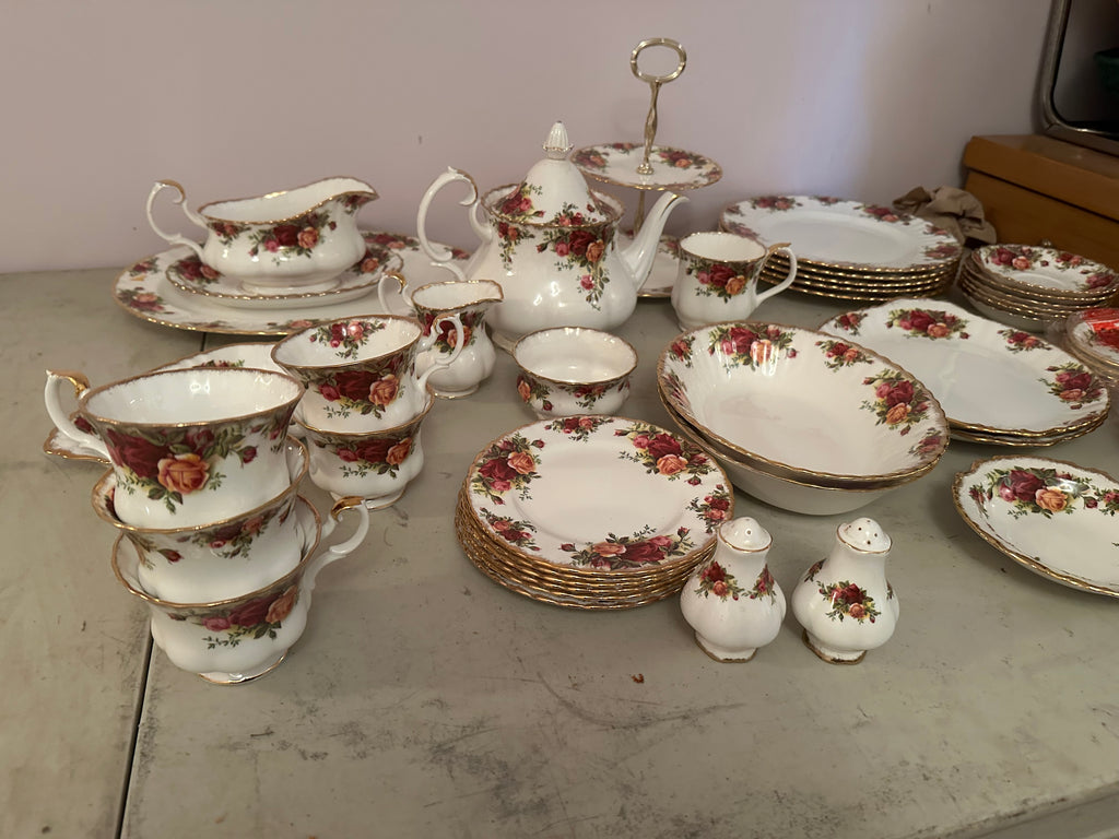 Royal Albert “Old Country Roses”