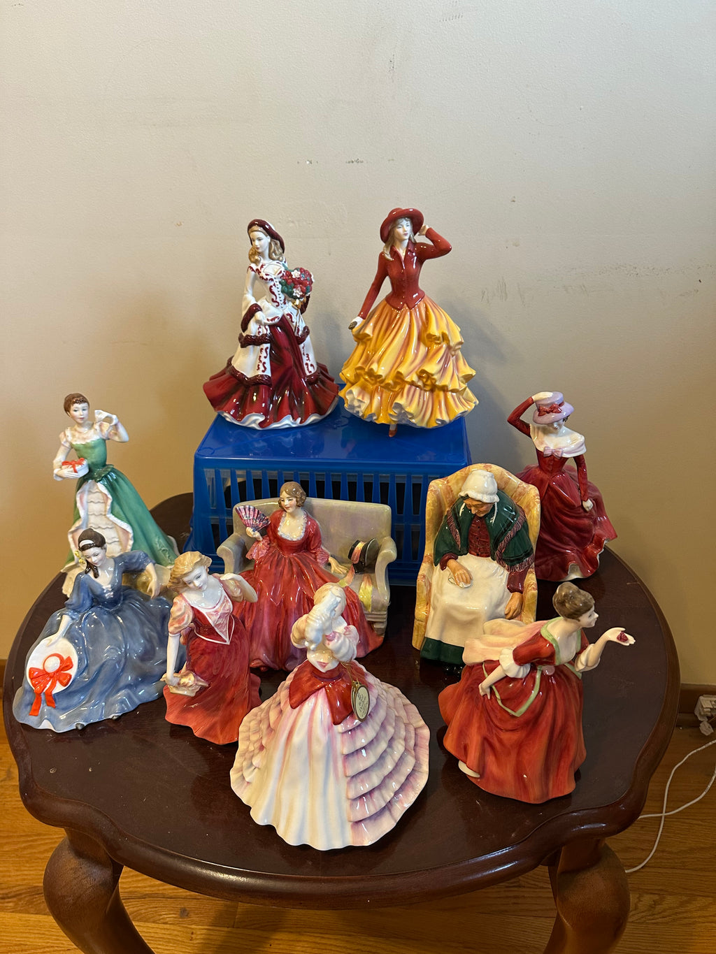 Royal Doulton Lot #14 (10 units in lot)