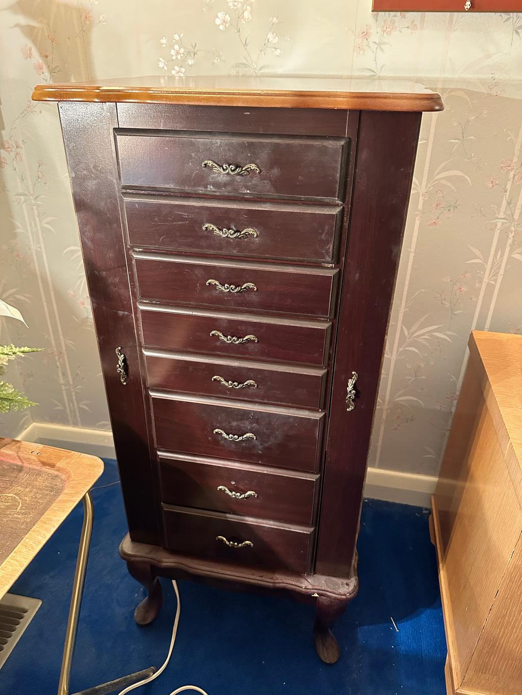 Standing Jewelry Box
