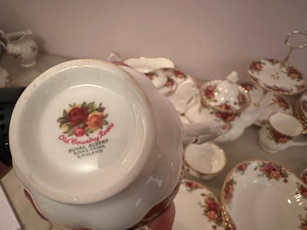 Royal Albert “Old Country Roses”