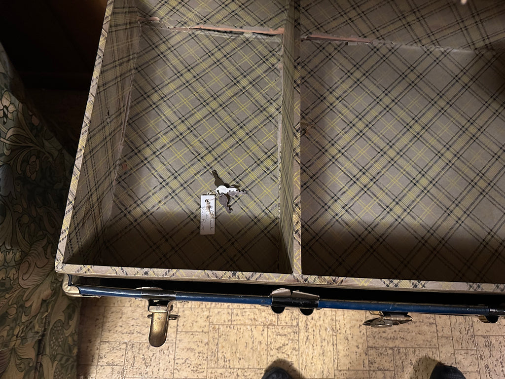 Travel Trunk w/ Key