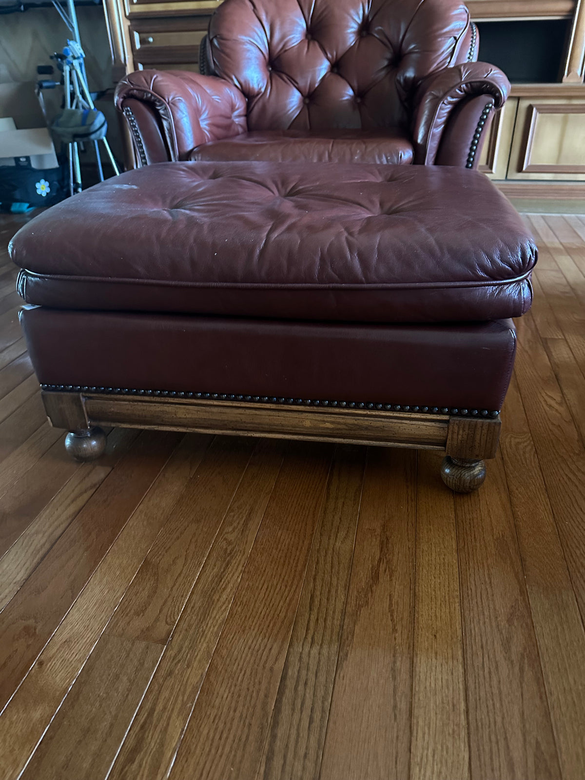 Leather Chair w/ Ottoman