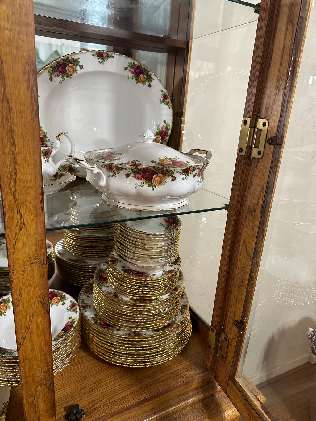Royal Albert “Old Country Roses” Deluxe Set