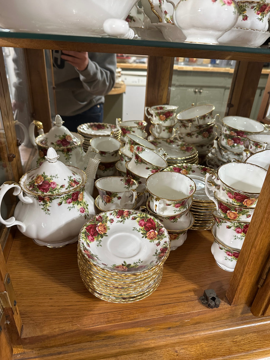 Royal Albert “Old Country Roses” Deluxe Set